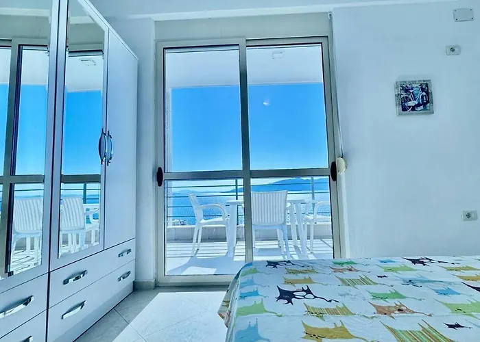 Deep Blue Sea View Apartament
